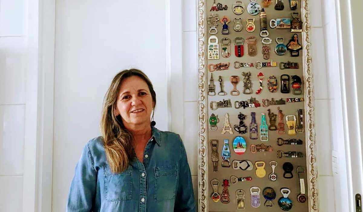 Miriam Calimam e sua coleção de abridores de garrafas