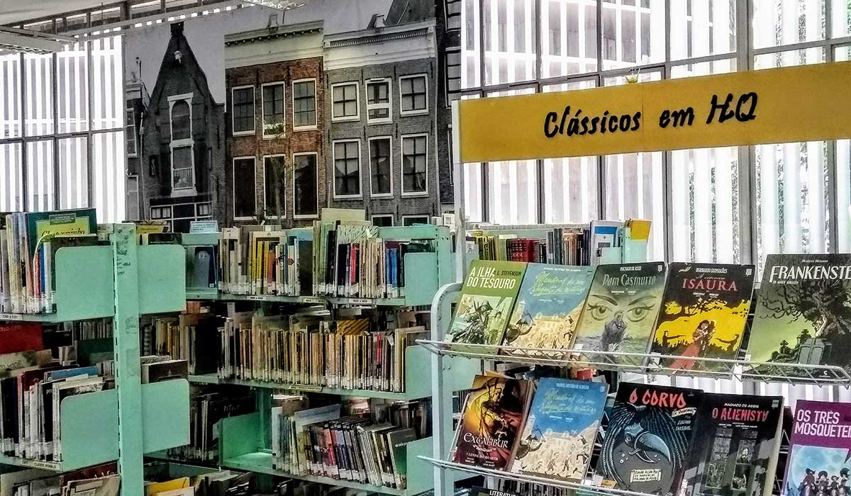 Biblioteca publica - livros em destaque da Biju, foto patricia lamounier