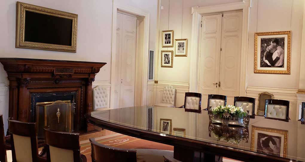 Foto de Eva e Perón decora salão presidencial que leva o nome da primeira-dama (Foto: Marlyana Tavares)